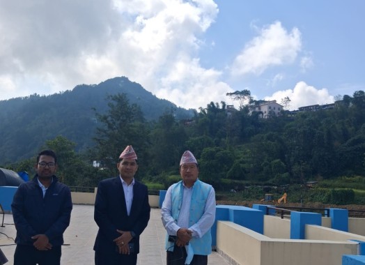 खोटाङ जिल्ला अस्पतालको निर्माणाधीन भवन अनुगमन गर्नुहुँदै