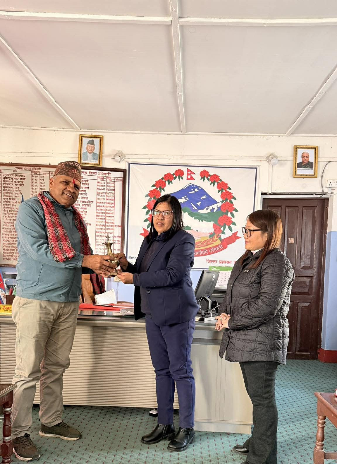 प्रशासकीय अधिकृत श्री सुरेन्द्र भट्टराई सरको विदाइको तस्विरहरू।